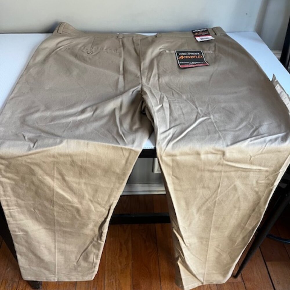 Men's Casual Classic Fit Wrinkle Resistant Active Flex Beige pants 46 x 34 ' New